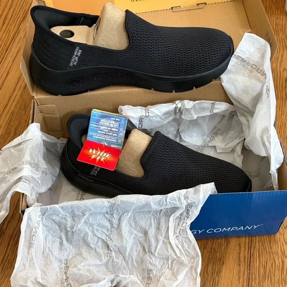 Skechers | Shoes | Skechers Black And Tan Womens Slipon  display picture 3